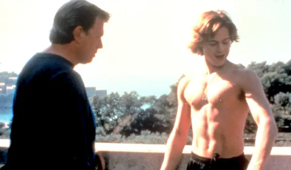 Guy Boyd a Brad Pitt ve filmu Dark Side of the Sun