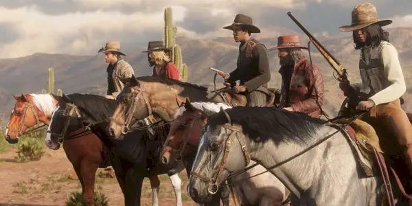 Skupina psancov na koňoch v Red Dead Online