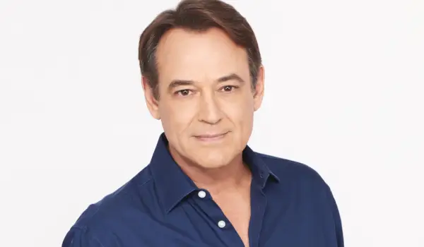 종합병원의 존 린드스트롬(Jon Lindstrom)이 세트장에서 '강렬하고 정신없는' 하루를 보냈다.