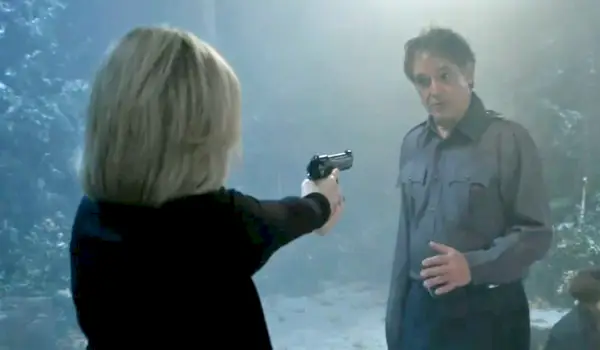GH Ava atira em Ryan