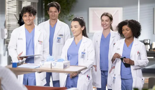 Gray’s Anatomy’s Maternity Twist připravuje půdu pro překvapivý návrat [Spoiler] v příští sezóně