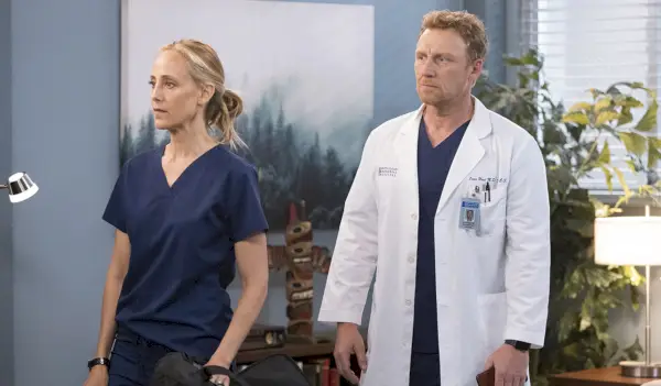 Teddy è morto in Grey's Anatomy? Cliffhanger della stagione 19 risolto