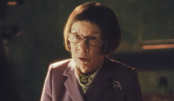 Co się stało z Hetty w NCIS: Los Angeles? Oto prawdziwy powód, dla którego Linda Hunt nie była w finale