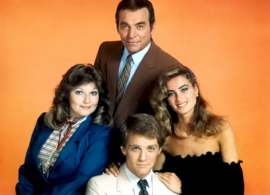 THE YOUNG AND THE RESTLESS, im Uhrzeigersinn von oben: Jerry Douglas, Eileen Davidson, Terry Lester, Beth Maitland, (cbs ec)