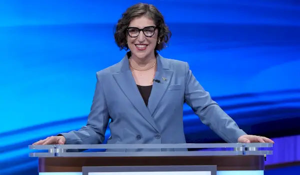 위험! 보스는 Mayim Bialik이 해고된 *진짜* 이유를 밝힙니다.