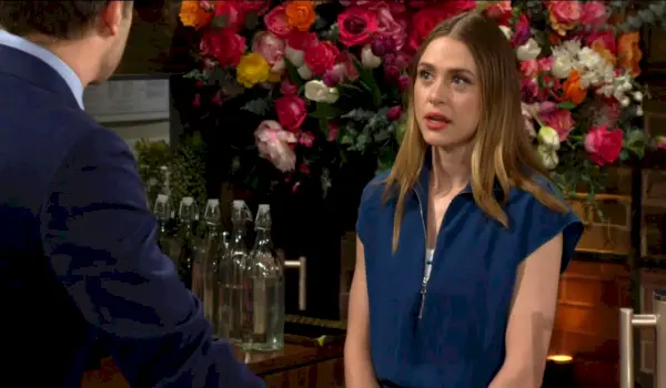 Claire y Kyle hablan con Victor Y&R.