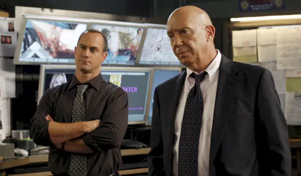 Dann Florek som kaptajn Donald Cragen