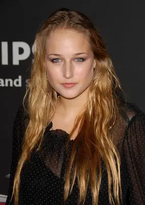 Headshot Of Leelee Sobieski