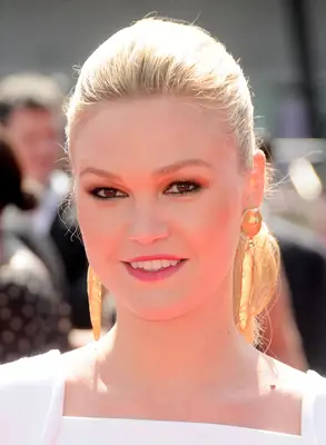 Headshot Of Julia Stiles