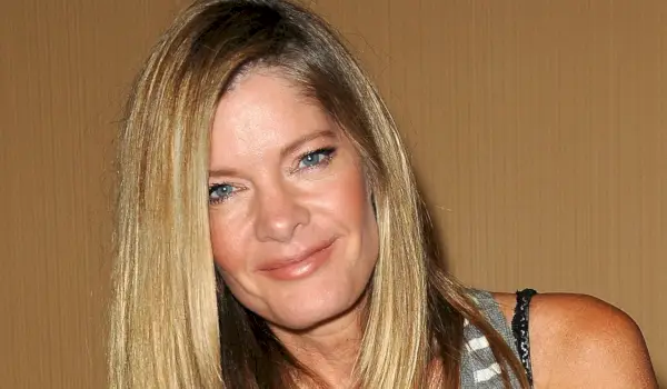 La giovane e irrequieta star Michelle Stafford parla della sofferenza durata un anno dietro le quinte: 'Dolore costante di basso grado'