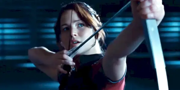 ハンガー・ゲームのキャストは登場人物と比べて何歳ですか