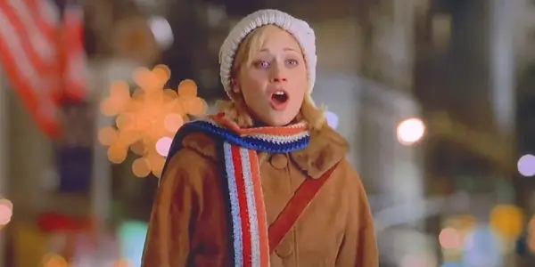はい、Zooey Deschanelは本当にエルフで歌っています（しかし、「Baby Its a Baby not Obsed Outsid」シーンはほとんど起こりませんでした）