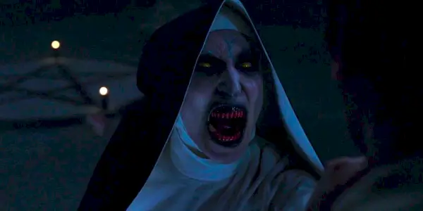 Kdo hraje démona Valaka ve filmech The Nun & Conjuring Movies