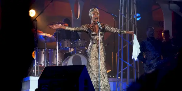 Naomi Ackie śpiewa w filmie Whitney Houston