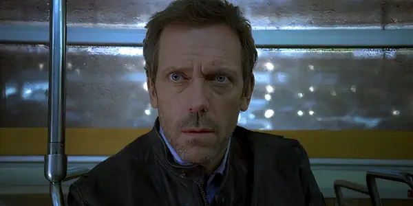 휴 로리 (Hugh Laurie)의 10 가지 최고의 영화 및 TV 쇼