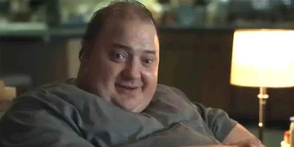 Brendan Fraser nel ruolo di Charlie, sorridente in La Balena