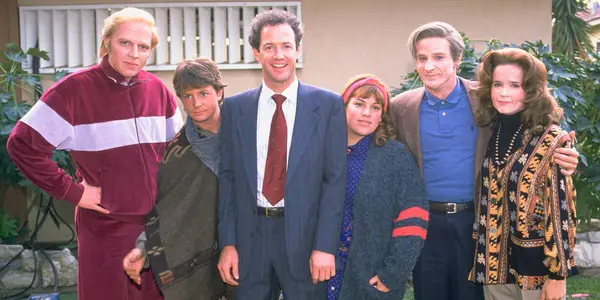 Qui va jugar a George McFly a Back to the Future 2 (no Crispin Glover)