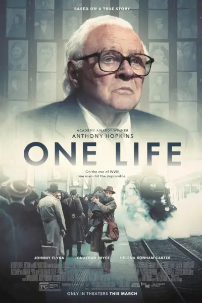 안소니 홉킨스와 기차 옆에 아이를 안고 있는 남자가 등장하는 One Life 포스터