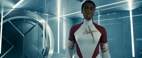 lashana lynch como maria rambeau, escena de mitad de créditos de las maravillas