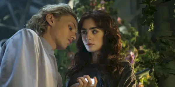 Hva gikk galt med The Mortal Instruments? YA Box Office Movie Flop Forklart