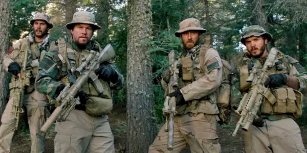 Luttrell, Murphy, Dietz i Axelson przygotowują się do misji w Lone Survivor