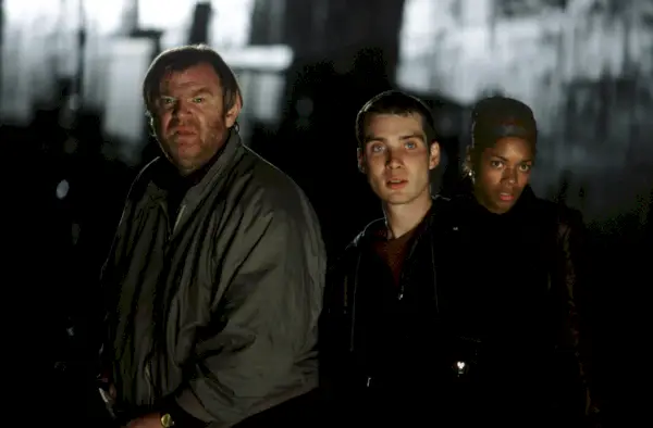 Brendan Gleeson als Frank, Cillian Murphy als Jim und Naomie Harris als Selena, 28 Tage später