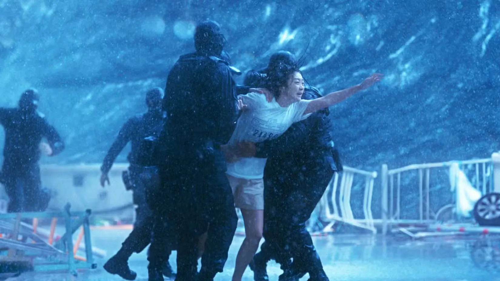 Netflix nya katastrofthriller har officiellt knäckt de 10 mest sedda filmlistorna genom tiderna på bara tre veckor