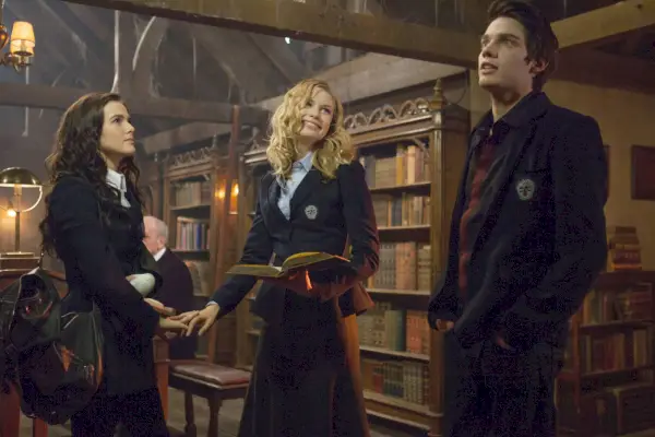 Zoey Deutch, Lucy Fry, Dominic Sherwood, Akademia Wampirów