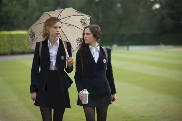 Lucy Fry, Zoey Deutch, Akademia Wampirów