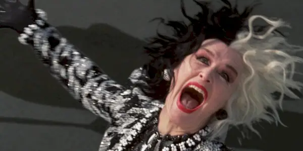 Por que o cabelo de Cruella é preto e branco