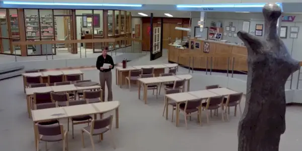 Vernon czyta esej w The Breakfast Club