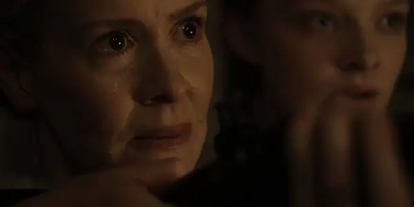 „Hold Your Breath Directors“ kreipkitės į pilkojo žmogaus kilmę Sarah Paulson siaubo filme
