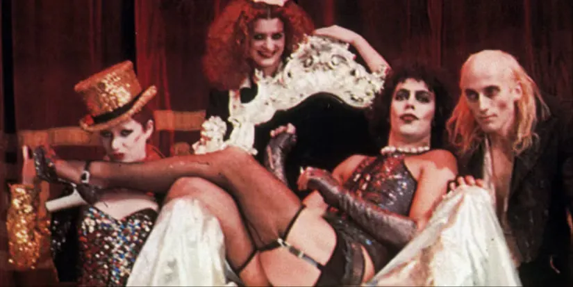 Tim Curry gör sällsynt offentligt utseende för att fira 50 år av den steniga skräckbildshowen