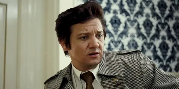 Jeremy Renner en La gran estafa americana (2013)