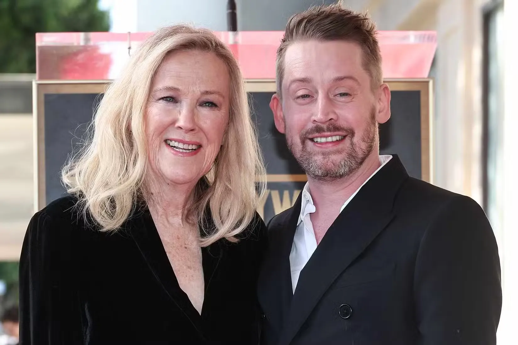 Macaulay Culkin escreve uma homenagem tocante à mãe sozinha na tela, Catherine O'Hara