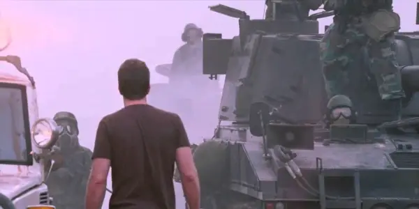 Thomas Jan ser hæren komme til unnsetning i The Mist