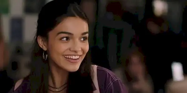 Rachel Zegler sorridente in Shazam Fury of the Gods