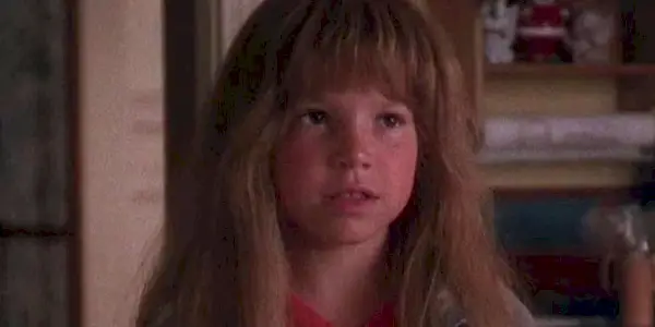 Ruby Sue står på et kjøkken i National Lampoon