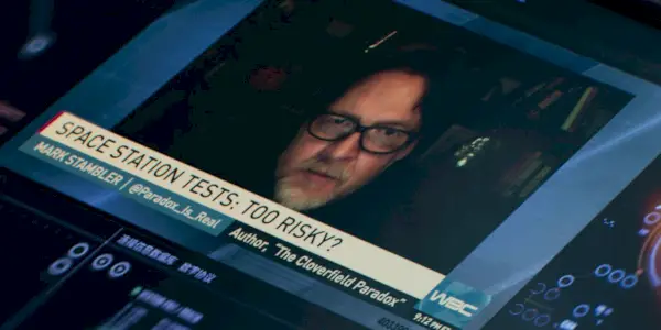Mark Stambler na spravodajskej stanici v The Cloverfield Paradox