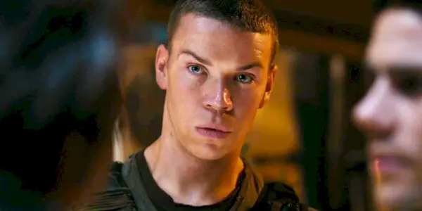 Gally ser på Gladers i The Maze Runner.