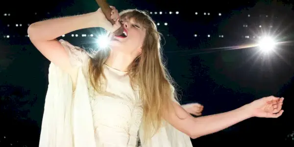 Taylor Swift se apresentando