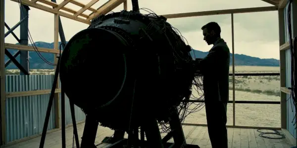 oppenheimer pracuje na testovací bombě 2023 cillian murphy