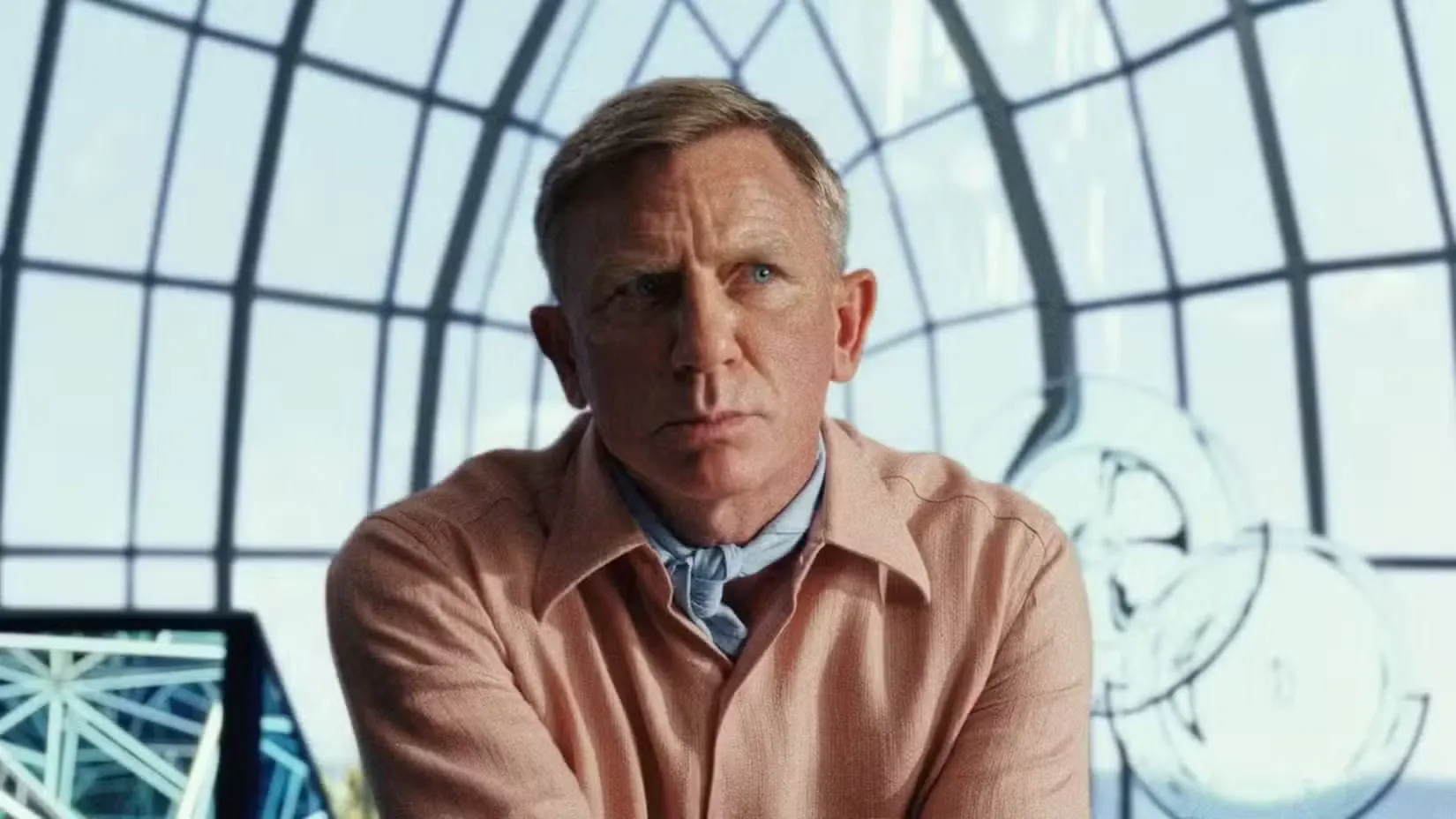 Деніел Крейг у ролі Бенуа Блана у фільмі 