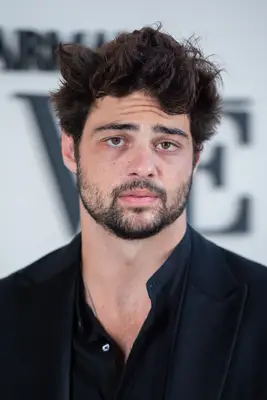 Headshot of Noah Centineo
