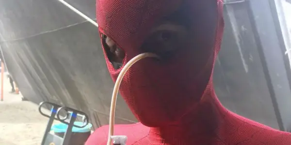 Spider-Man ďaleko od domova Tom Holland pitie