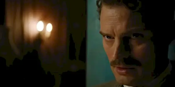Strašení v Benátkách Jamie Dornan