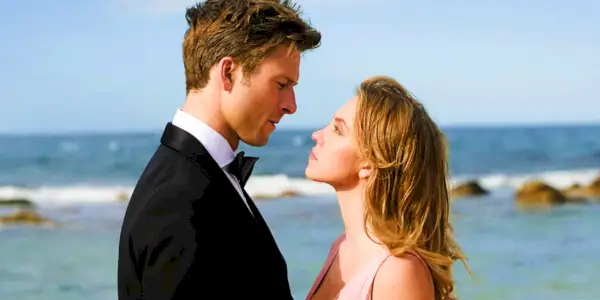 Glen Powell og Sydney Sweeney spiller kærligt ind i hinanden