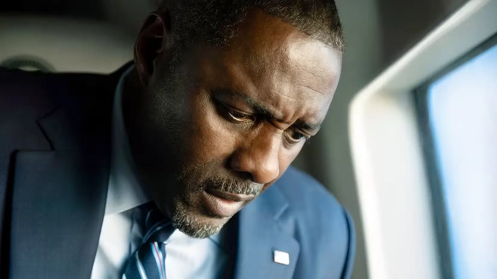 James Cameron obhajuje rozdeľujúci koniec politického thrilleru Netflix: „Výsledok je už potrhaný“