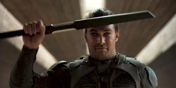 Jason Momoa como saludo de Duncan Idaho en Dune