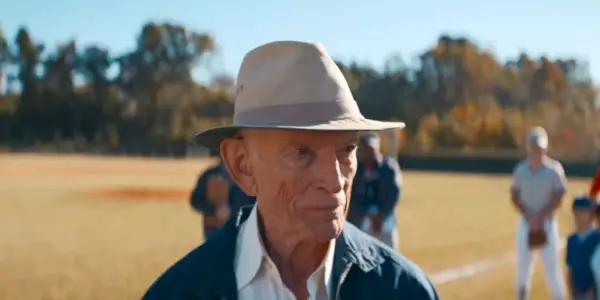 Scott Glenn als Red Murff sieht in „The Hill“ mürrisch aus.